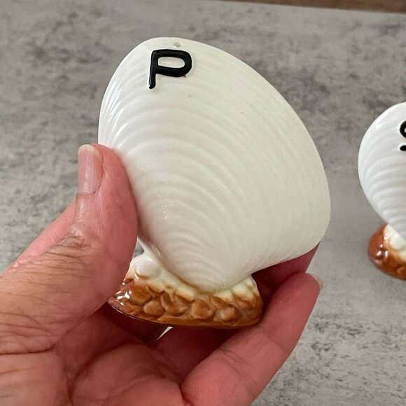 Vintage Shiken Clam Shell Shaped Salt Pepper Shaker 2-pc Set Bone China Japan - Picture 4 of 7